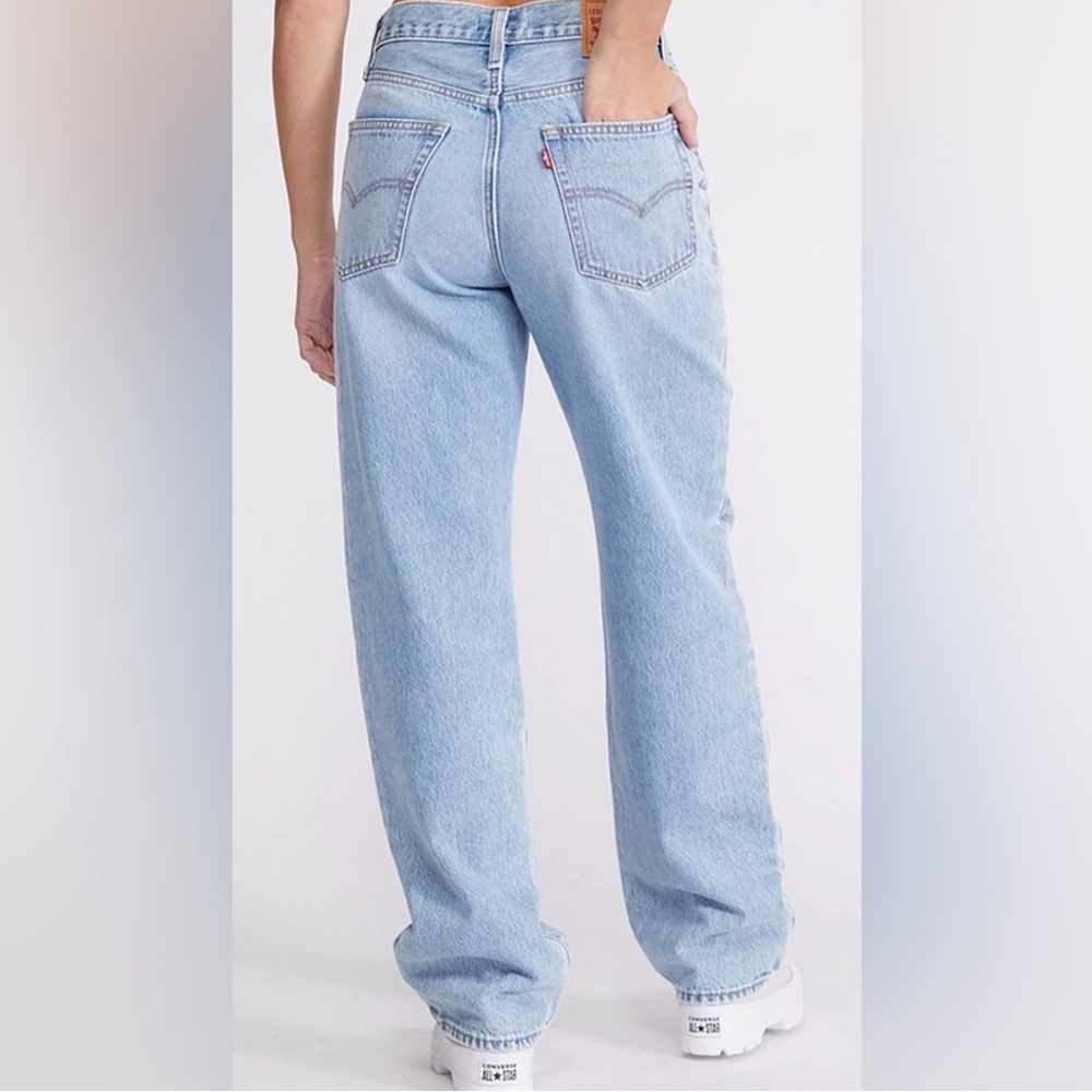 Levis 94 Baggy Women's Jeans Size 26 Light Wash Denim High Rise Relaxed Fit - Picture 3 of 7